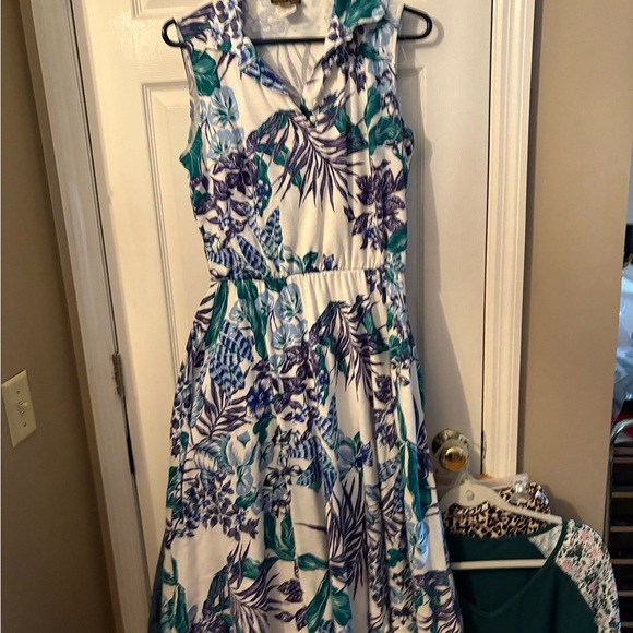 Floral Sleeveless Dress - Blue and‎ Green - Picture 1 of 3